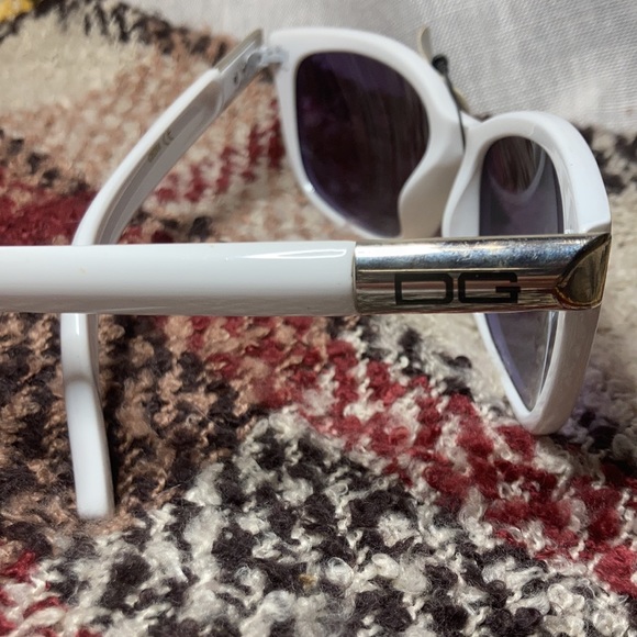 NWT DG White Framed Ladies Sunglasses - Picture 5 of 14